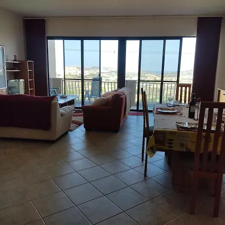 Lovely 3-bedroom With Stunning Views Lägenhet *