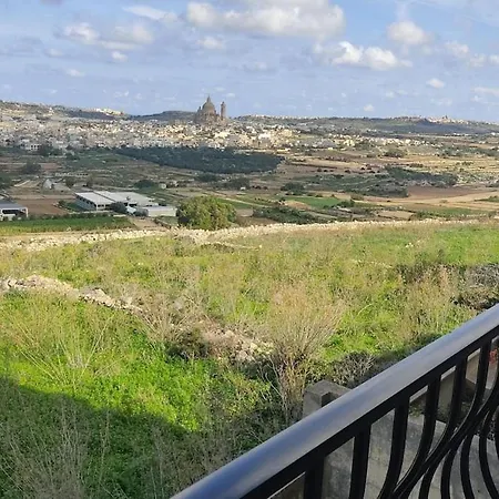 Lovely 3-bedroom With Stunning Views Lägenhet *