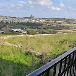 Lovely 3-bedroom With Stunning Views Apartman *