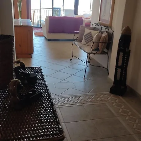 Lovely 3-bedroom With Stunning Views Lejlighed *