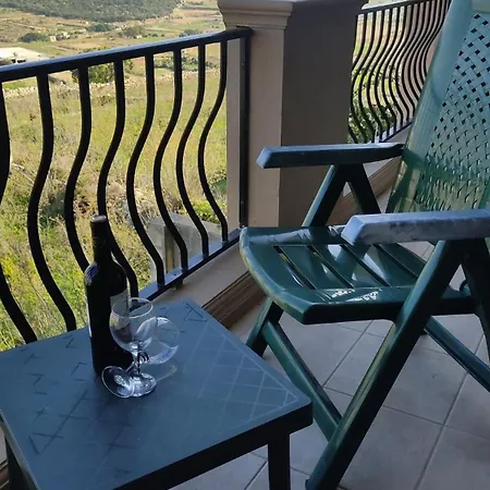 Lejlighed Lovely 3-bedroom With Stunning Views